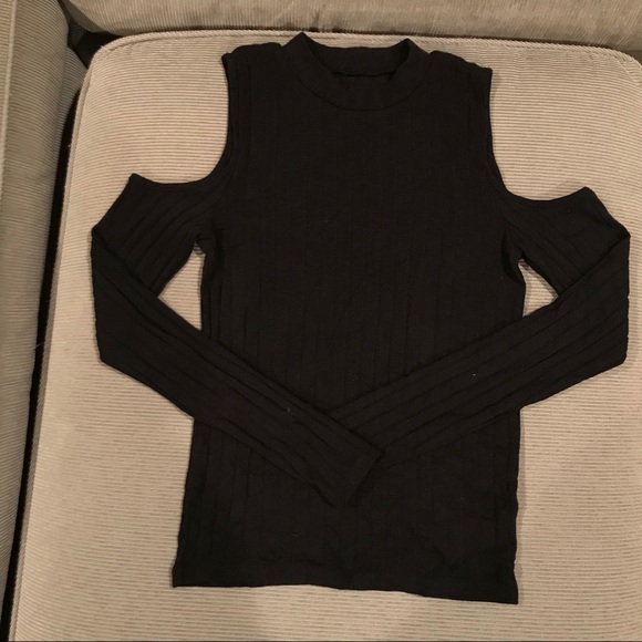 American Eagle Outfitters Tops - AEO Black Turtleneck w/ cut out shoulders